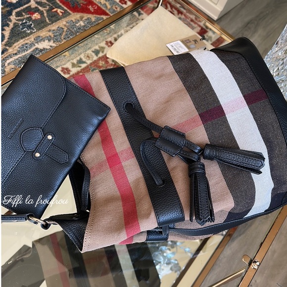 Authentic Burberry bag - Picture 8 of 16